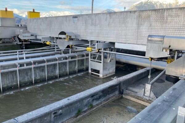 Sand und Öl herausfiltern Sand und Öl herausfiltern